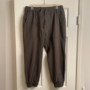 Lululemon ABC Jogger 25” Large GREAT CONDITION Olive